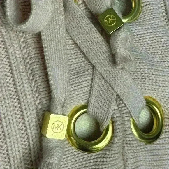 Michael Kors Drawstring w/Gold Hardware Light Peach Pullover Sweater Size Medium - Picture 2 of 15